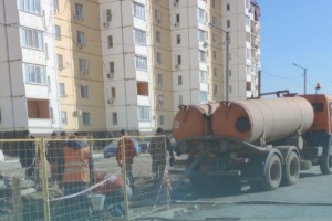 Астраханские коммунальщики приступили к&#160;ликвидации многолетней течи на улице Куликова