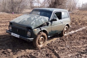 В Астраханской области водолазы достали со дна реки тело утонувшего мужчины и его автомобиль