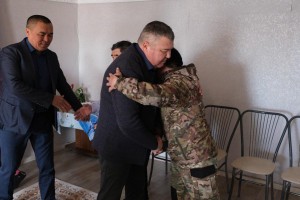 Глава Красноярского района встретился с раненым бойцом СВО