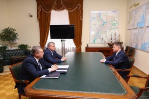Астраханский губернатор указал на необходимость урегулировать зарплаты в судостроении