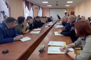 Главу Володарского района Исмуханова все-таки отправили в отставку
