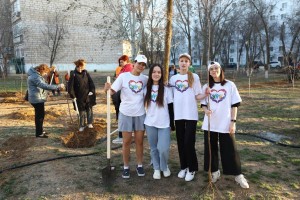Астраханцы высадили тысячи деревьев в ходе памятной акции