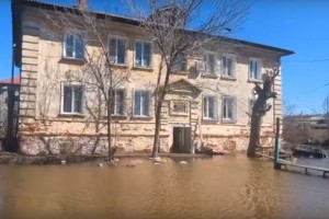 В Трусовском районе Астрахани питьевой водой затопило 100 гектаров