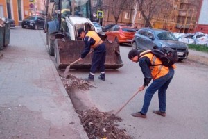 Астраханские коммунальщики очищают город круглосуточно