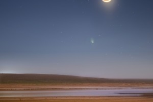 Луна, Юпитер и комета над Астраханской областью оказались на одном кадре