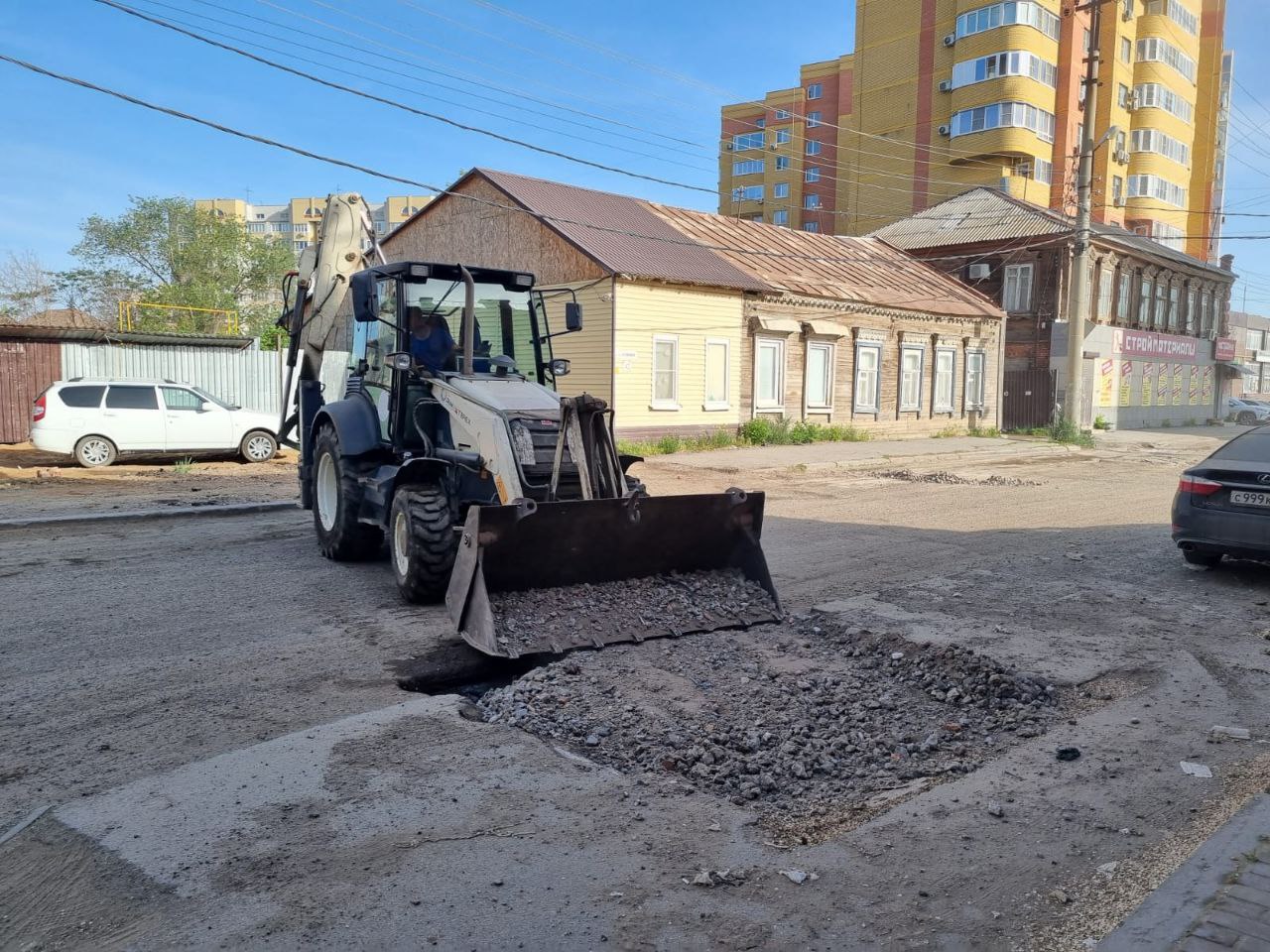 На улице Калинина в Астрахани провели подсыпку дороги | 29.04.2024 |  Астрахань - БезФормата