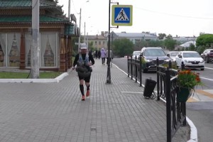 Спасатель МЧС пробежал марафон от Волгограда до Астрахани