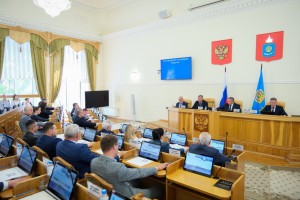 Под председательством спикера Игоря Мартынова состоялось пленарное заседание областной Думы