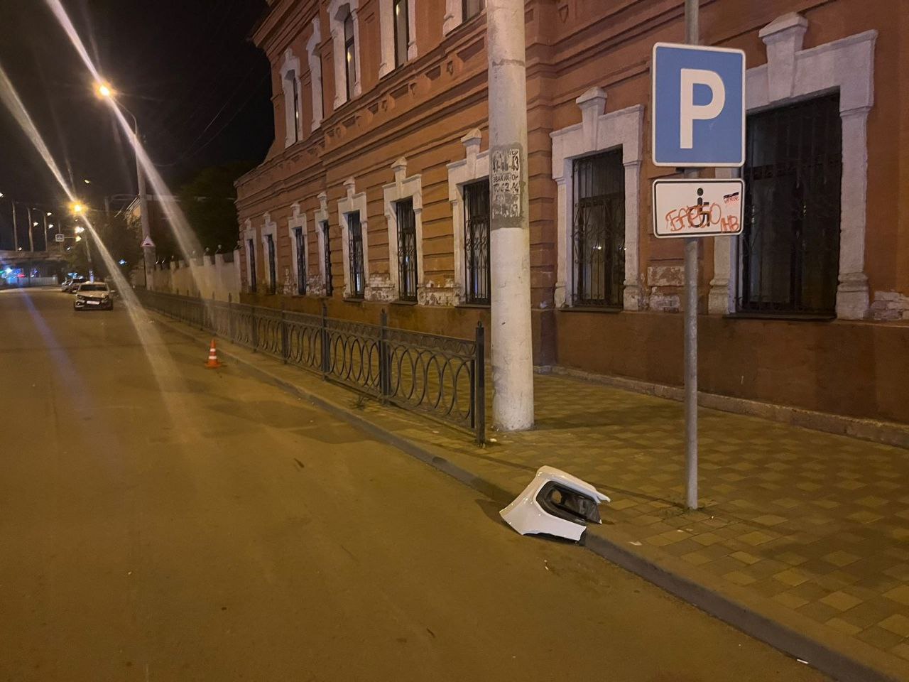 Ночью у Нового моста в Астрахани лихач сбил двух людей | 15.05.2024 |  Астрахань - БезФормата