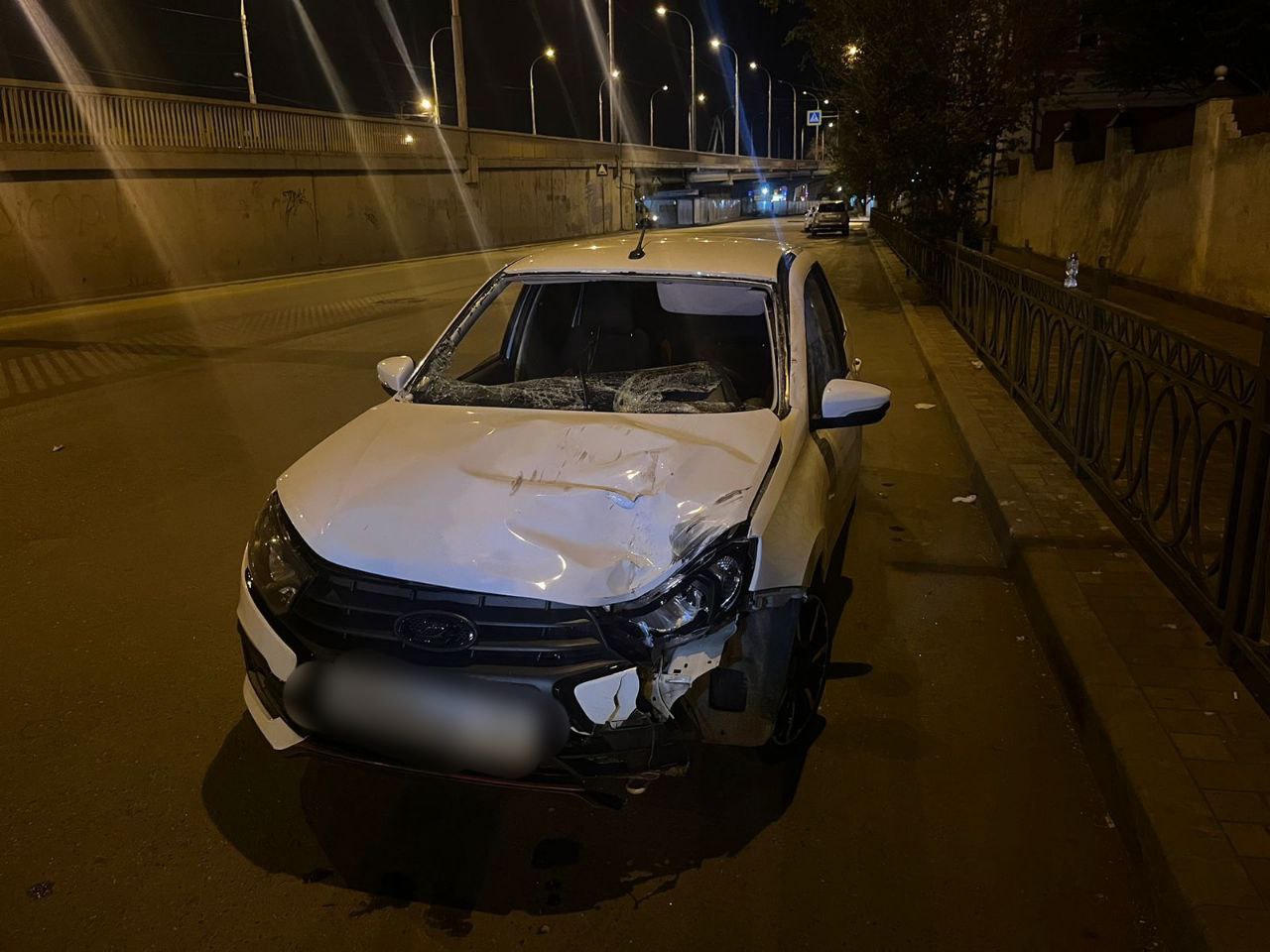 Ночью у Нового моста в Астрахани лихач сбил двух людей | 15.05.2024 |  Астрахань - БезФормата