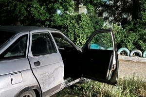 В Астраханской области подросток найден мертвым в&#160;машине своего деда