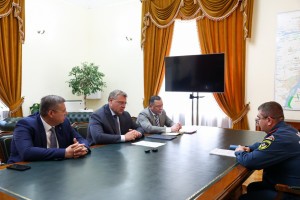 Губернатор провел встречу с новым руководителем астраханского МЧС