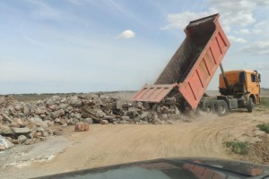 Астраханцев призывают не сбрасывать отходы на почву