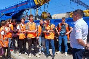 Железнодорожники показали студентам оснащение восстановительного поезда на станции Астрахань‑2