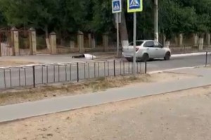 В Наримановском районе посреди улицы умер человек
