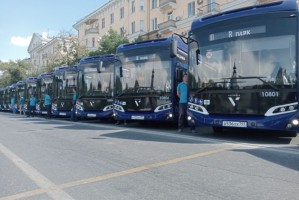 В Астрахани ищут желающих работать водителями новых автобусов