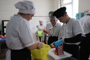 Астраханские студенты отправили на передовую &#171;Завтрак бойца&#187;