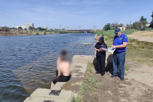 Астраханские подростки купаются в&#160;запрещенных местах