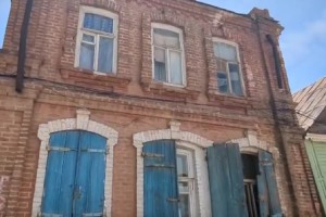 Федеральный следком заинтересовался сгнившим домом в Астрахани