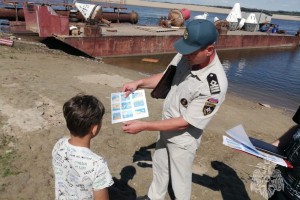В Астраханской области дети купаются на реках без присмотра взрослых