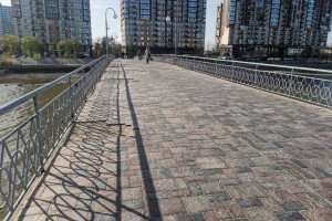 В Астрахани наконец отремонтируют пешеходный мост на Эллинге