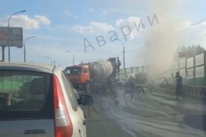 В Астрахани автомобиль загорелся на&#160;ходу