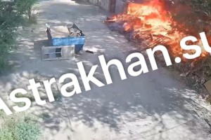 В Астрахани неадекватный мужчина решил «бороться» с мусором путем поджога свалок