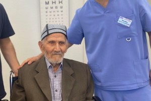 Врачам удалось частично вернуть зрение 98-летнему астраханцу