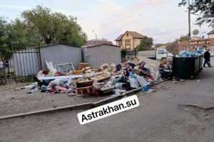 В Астрахани мусорные баки появились там, где их не должно быть