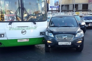 В Астрахани в результате ДТП пострадали 5 пассажиров автобуса