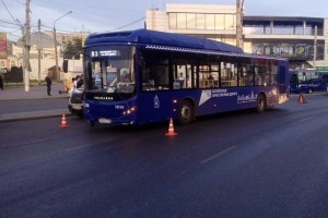 Две астраханки получили травмы в автобусе из-за резкого торможения