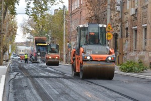 В Астрахани продолжат укладывать асфальт даже в холода