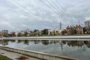 Астраханец повздорил с приятелем и прыгнул в городской канал