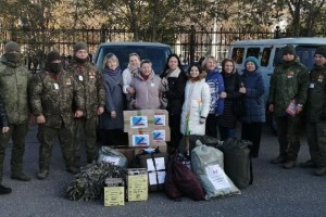 Астраханские волонтеры передали бойцам СВО носилки и камуфляжные костюмы