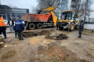 Улицу Николая Островского в Астрахани накрыли отключения воды