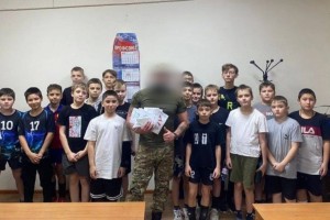 В Астраханской области юные спортсмены встретились с&#160;участником СВО