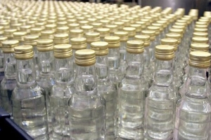 Роспотребнадзор предупреждает астраханцев об опасности приобретения суррогатного алкоголя из Казахстана
