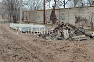 Астраханцы указывают на недоделанные остановки по всему городу