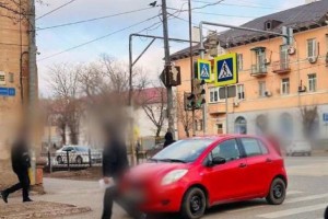 Астраханка ответит рублем за парковку автомобиля на пешеходном переходе