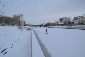 В Астрахани девочка вышла на лед и&#160;провалилась