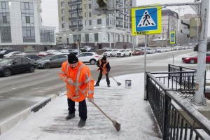 В Астрахани ликвидируют последствия снегопада