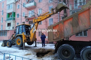 В Астрахани коммунальщики устранили разлив &#8211; &#171;водопой&#187;