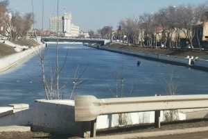 Спасатели в&#160;Астрахани сняли детей и&#160;пенсионерку со&#160;льда