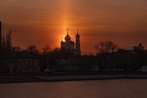 Астраханка запечатлела свечение над Благовещенским монастырем