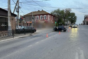 В Кировском районе Астрахани произошла авария, есть пострадавшие