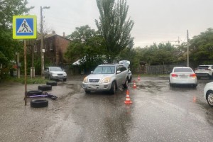 В центре Астрахани водитель сбил двоих подростков