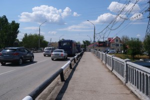 Астраханские коммунальщики приводят в&#160;порядок мостовые сооружения