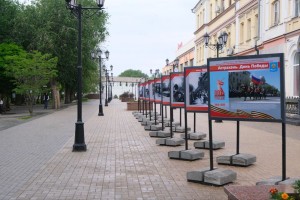 В Астрахани работает фотовыставка, посвященная празднованию Дня Победы с 1945 года