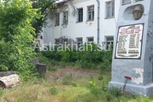 Астраханцы просят сохранить мемориал на территории троллейбусного парка
