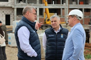 Динамика строительства школы в&#160;Астрахани вызывает опасения у&#160;регионального правительства